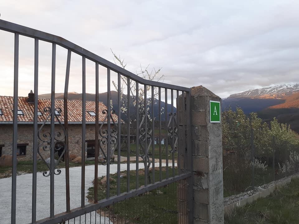 Albergue A'Noguera Castiello de Jaca Exteriér fotografie
